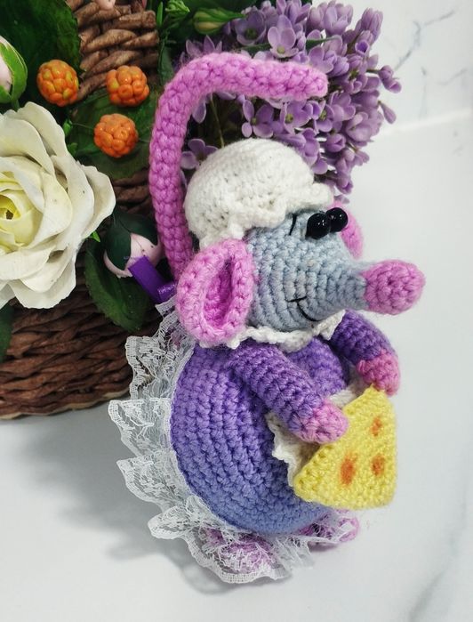 Вязаные мышата ручной работы.