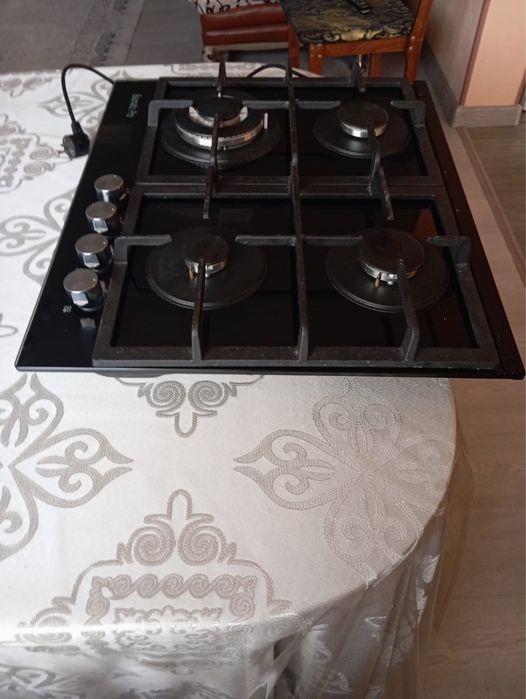 Продам газовую плиту