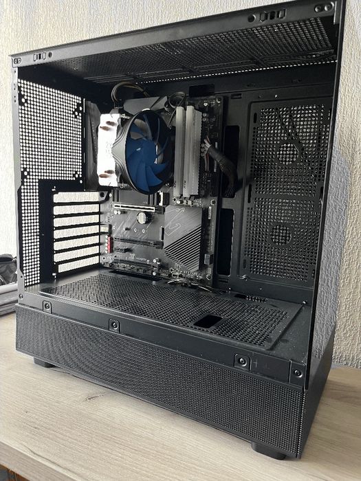 RTX 4070 / 16GB / 3300X / B550