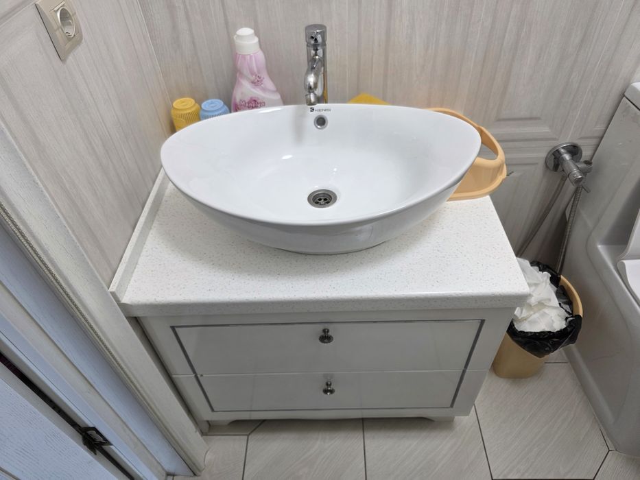 Раковина с тумбой