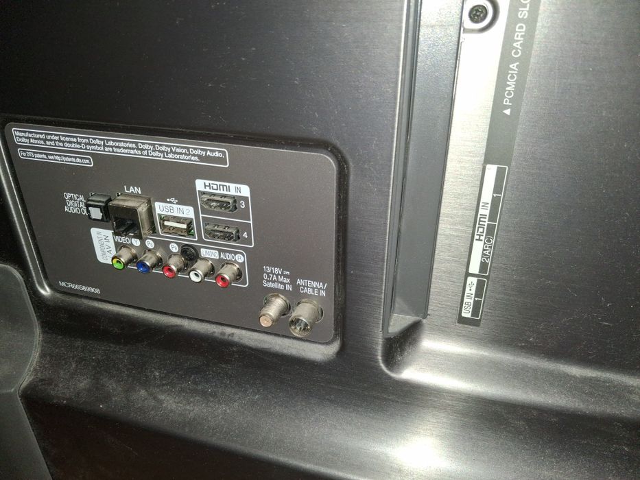 Малък телевизор 22' (работи) + Smart TV LG 49UK7550MLA (За части )