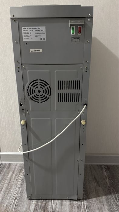 Кулер, диспенсер для воды