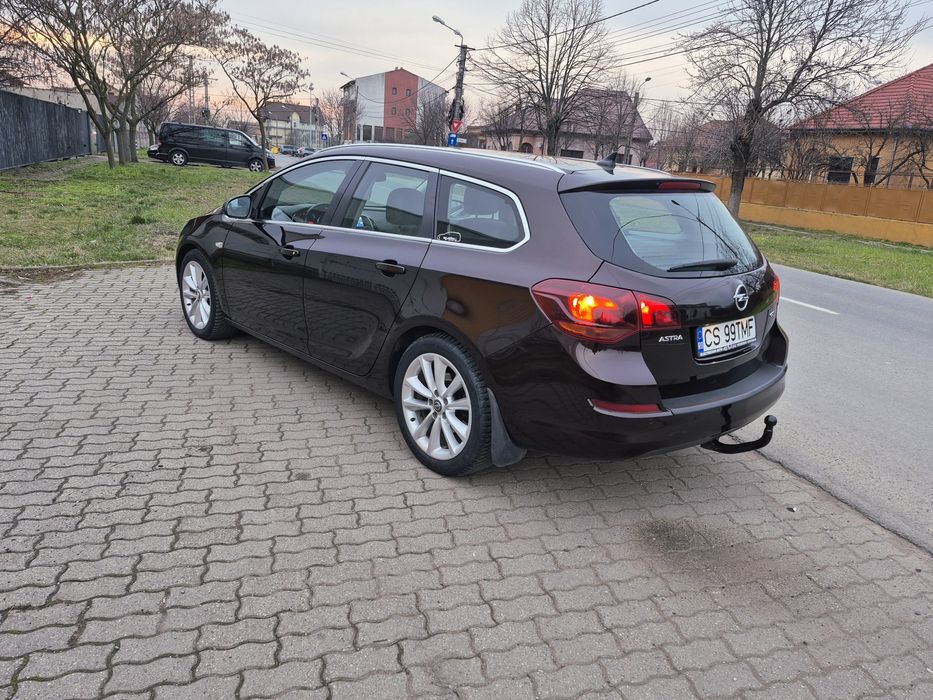 Opel Astra J 1,7 Cdti Anul 2013/(3.400Euro)5... înmatriculată