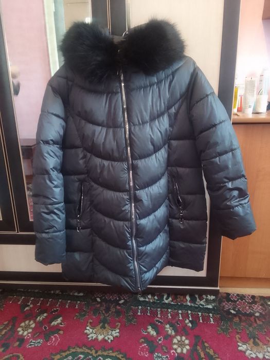 Продаю женский пуховик.