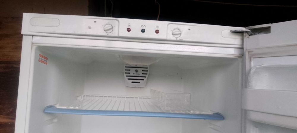 Хладилник с фризер - INDESIT /185см