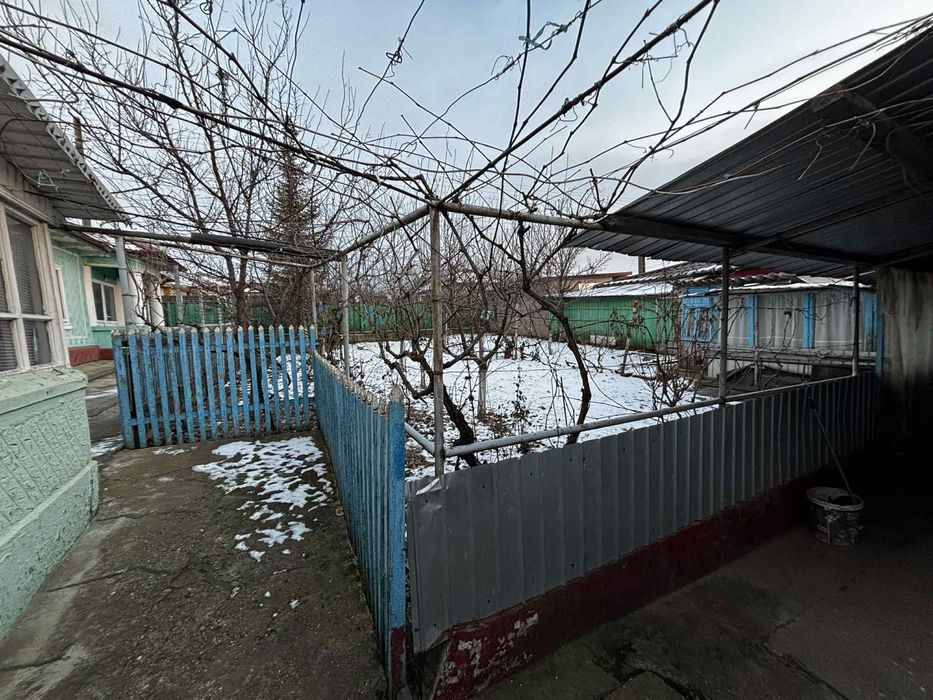 Casa batraneasca + teren Odaia Manolache