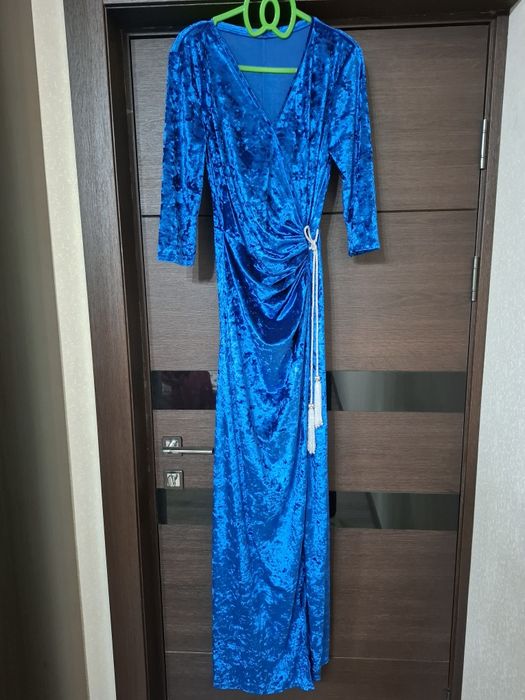 Продаются 3 шикарных платья