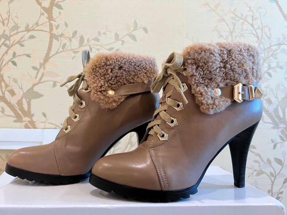 Продаю ботильоны