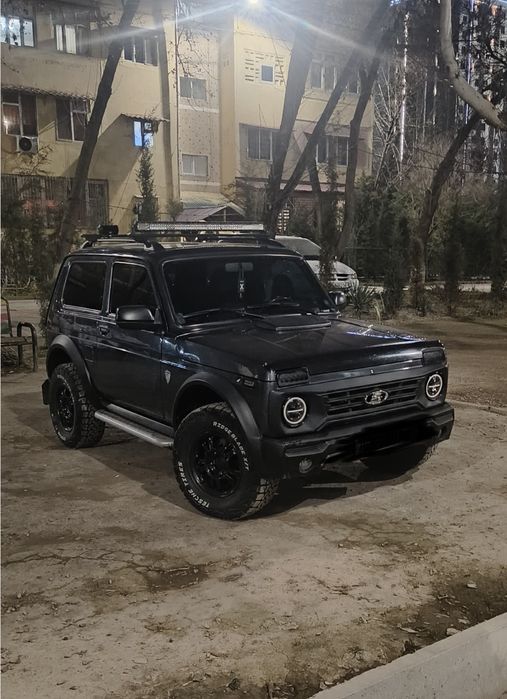 Lada Niva bronto