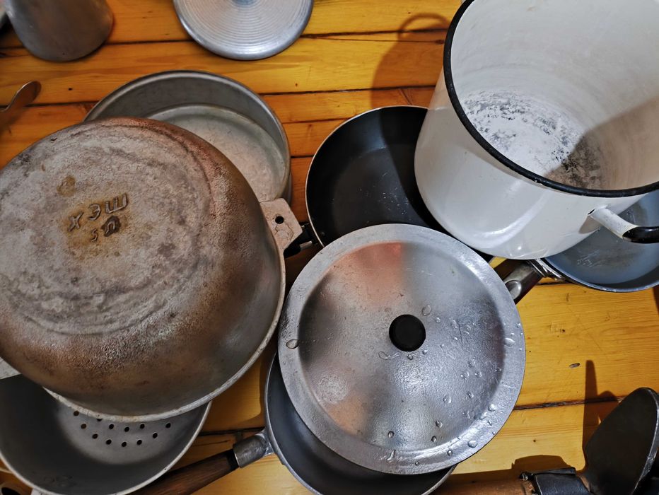 Казан , Сковородки, посуда, миски , подставка торт, лапка для обуви