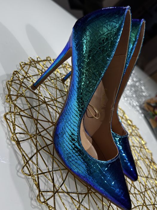 Pantofi cu pietre si pantofi turcoaz