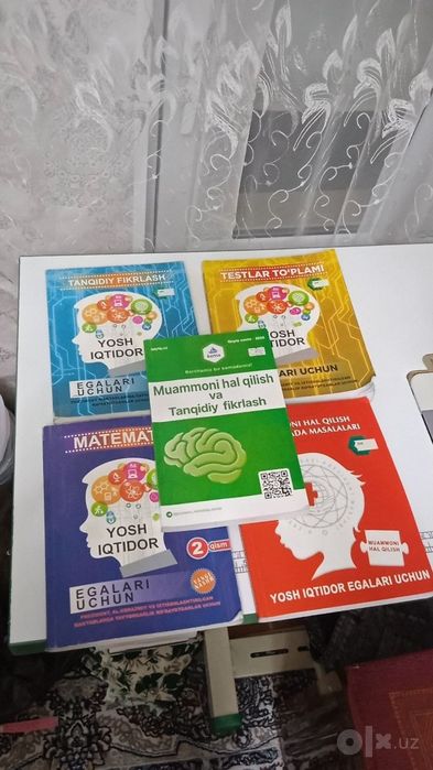 Kitoblar sotiladi