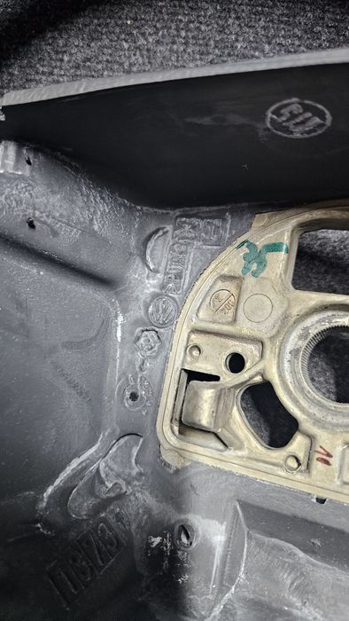 Volan piele nou original Volkswagen Phaeton / Touareg 2002 - 2010

Cod