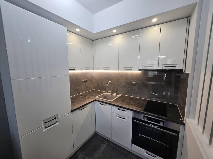 Дава се под наем Двустаен апартамент в Пловдив, Център - 76 кв.м за 700 € - Снимка #1