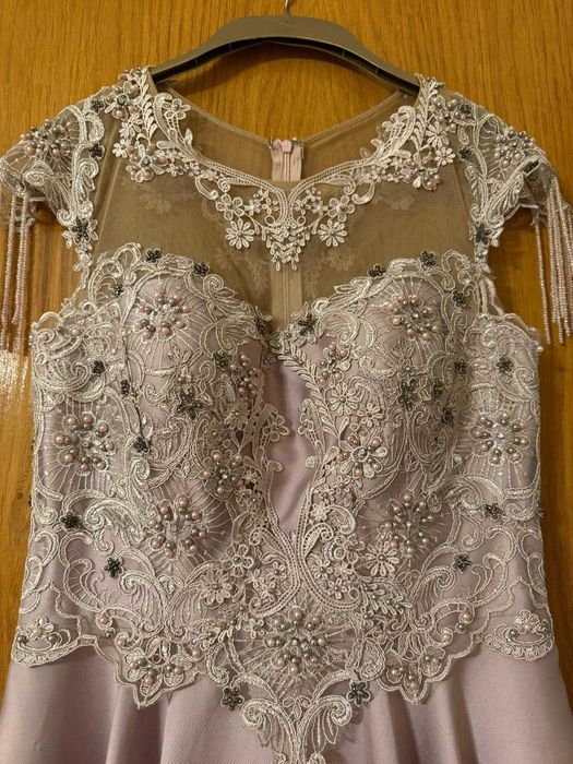 Rochie de seara speciala cu dantela cusuta manual