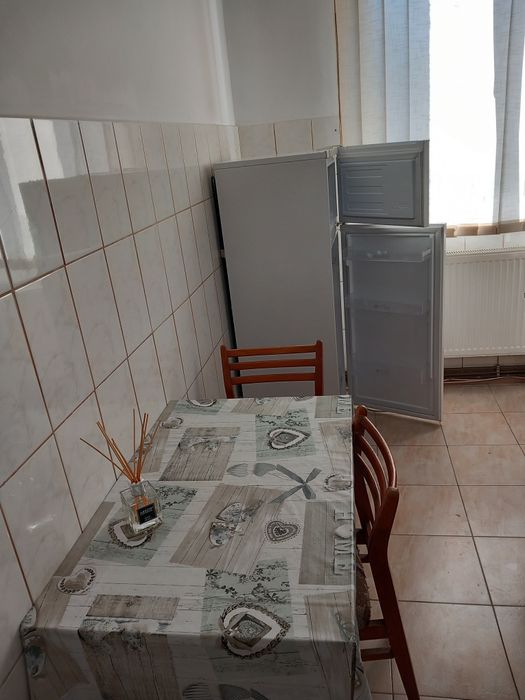 Închiriez apartament 2 camere