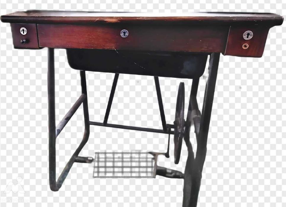 Шевна машина Csepel 30 в дървен шкаф