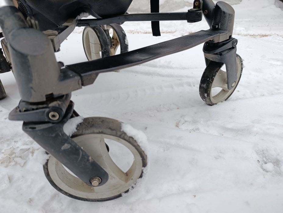 Коляска прогулочная в отличном состоянии