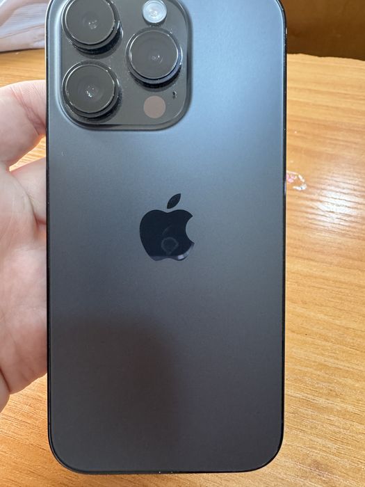 Продаю iphone 14 pro black на 1 терабайт памяти