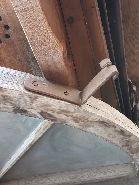 Fereastra arcada din stejar veche