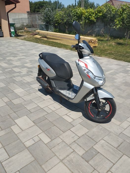 De vînzare skuter Peugeot an 2017 , adus din Germania cu acte!,49 cm.