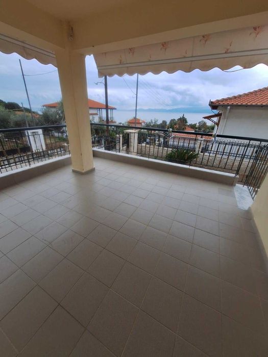 Продава триетажна къща 120 м2 с двор 280 м2 в Аспровалта, Гърция