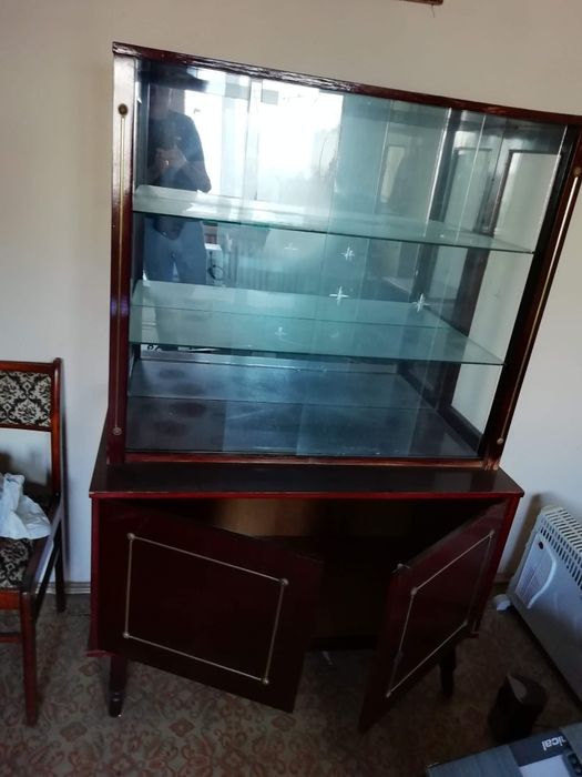 Vitrina cu oglinda