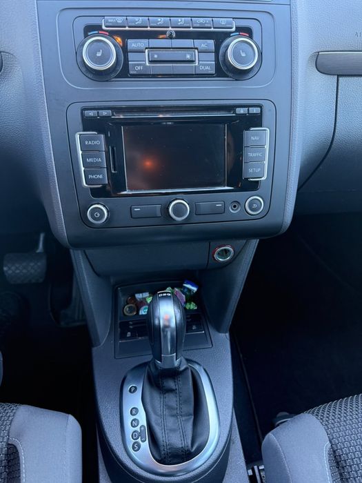 VOLKSWAGEN Touran 2011 — imagine 4