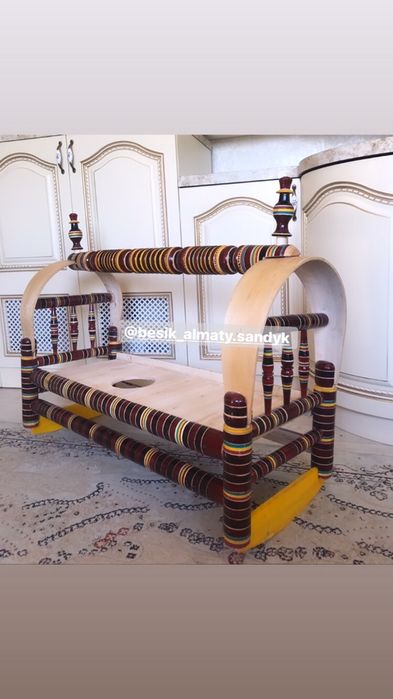 Бесиктер, Сандыктар, жасаулар