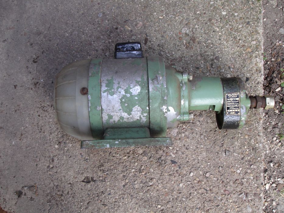 Трифазен електромотор, електродвигател с маслена помпа