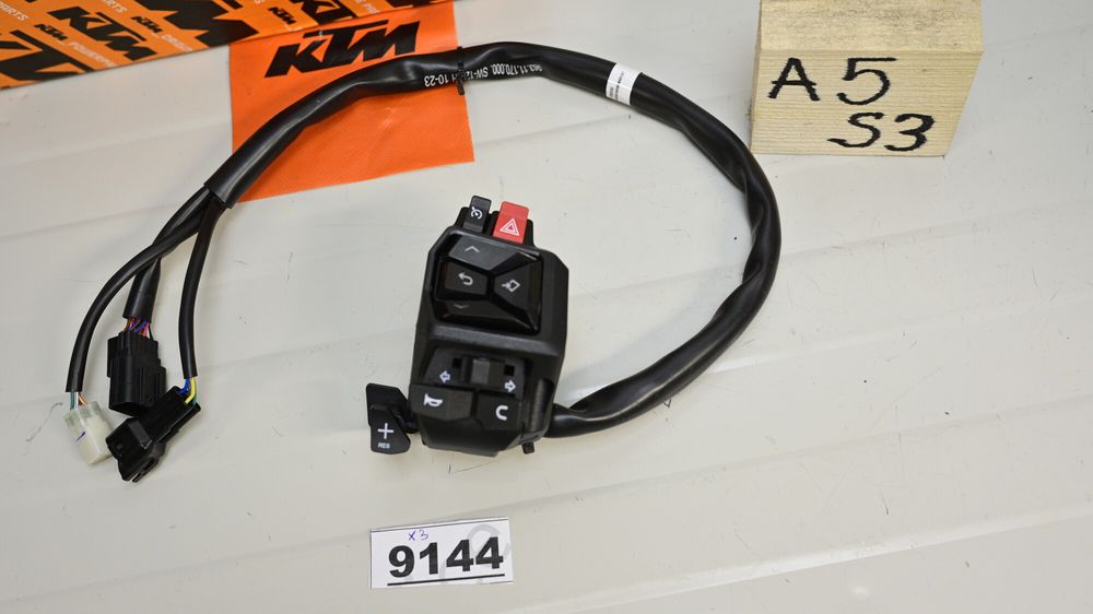 KTM Duke 390 2024 Bloc de comenzi lumini stanga / Vitpilen 401