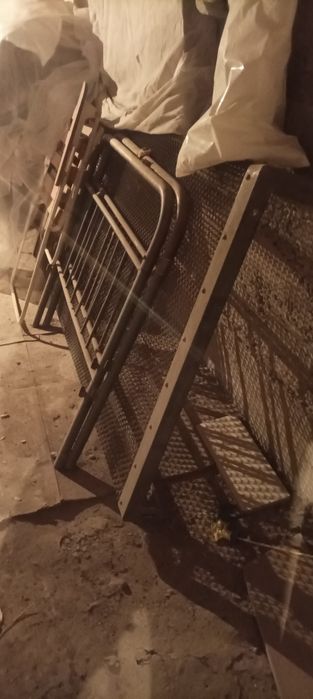 Temir karavot sotiladi.