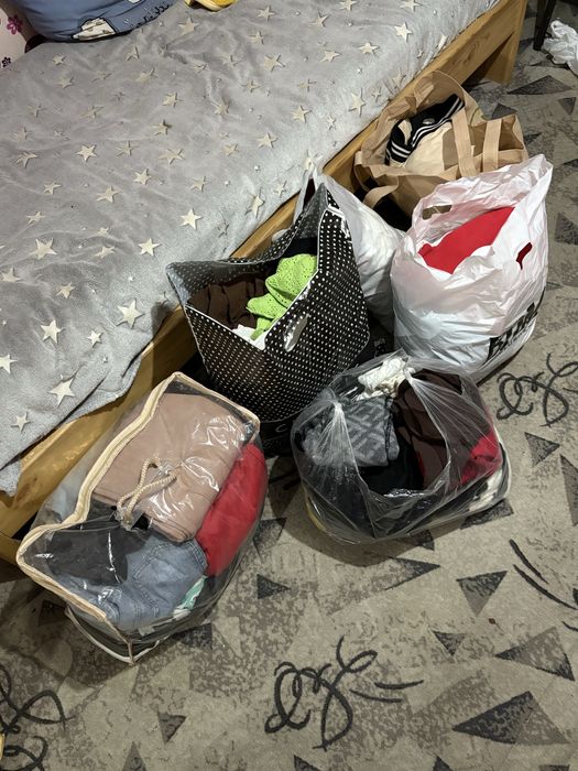 Отдам пакеты с вещами