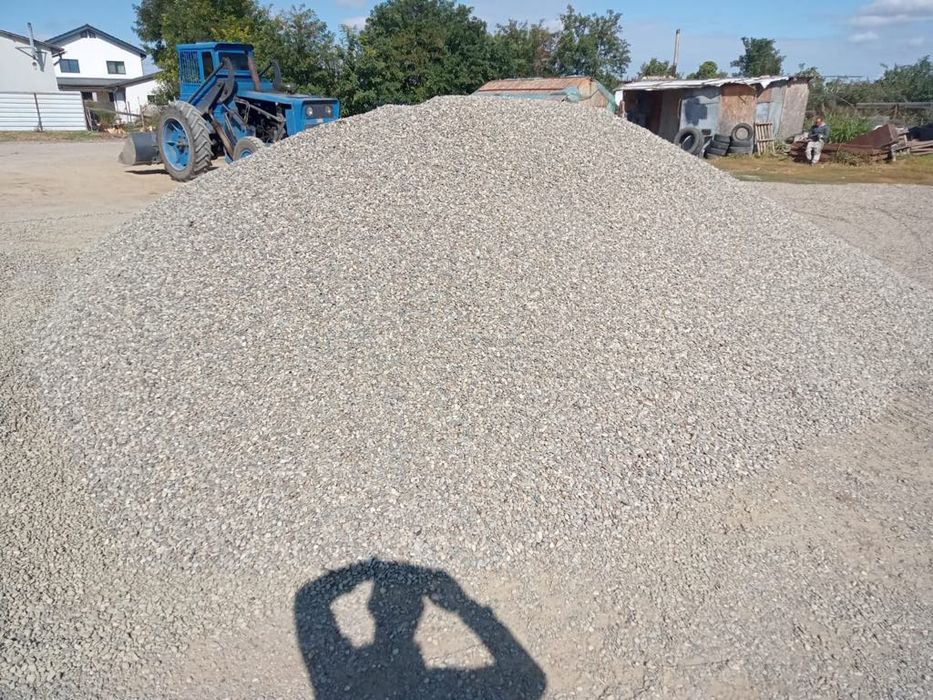 Balast , nisip, piatra