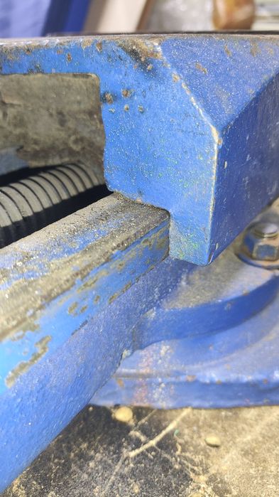 Тиски станочные токарные