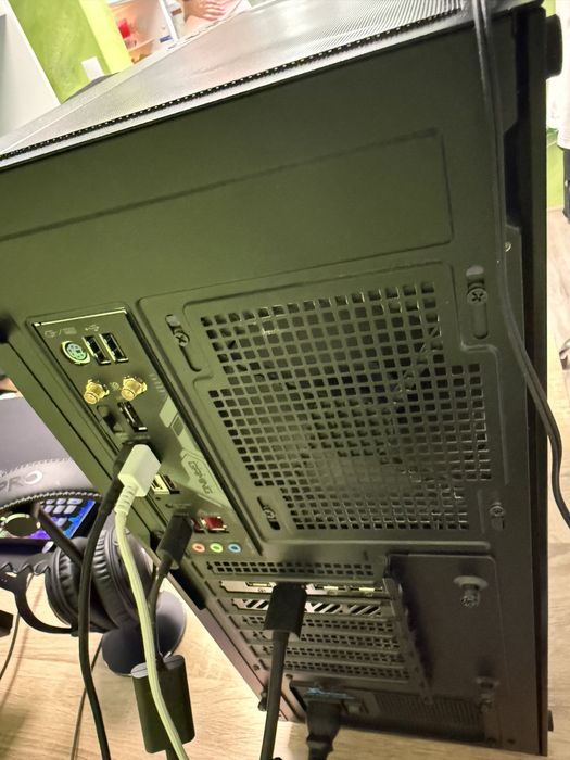 Gaming PC 4070 super Ryzen 7 7800X3D!!! ГАРАНЦИОНЕН