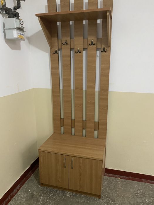 Cuier cu dulapior