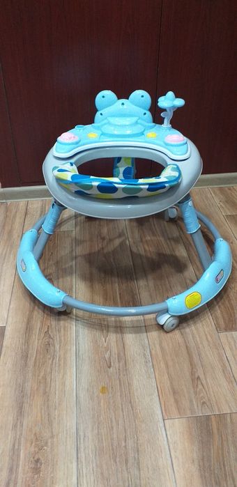 Ходунок детский ,отличный.