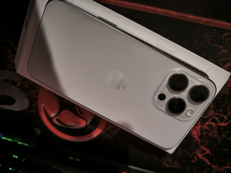 iPhone 15 Pro Max(Като Нов)