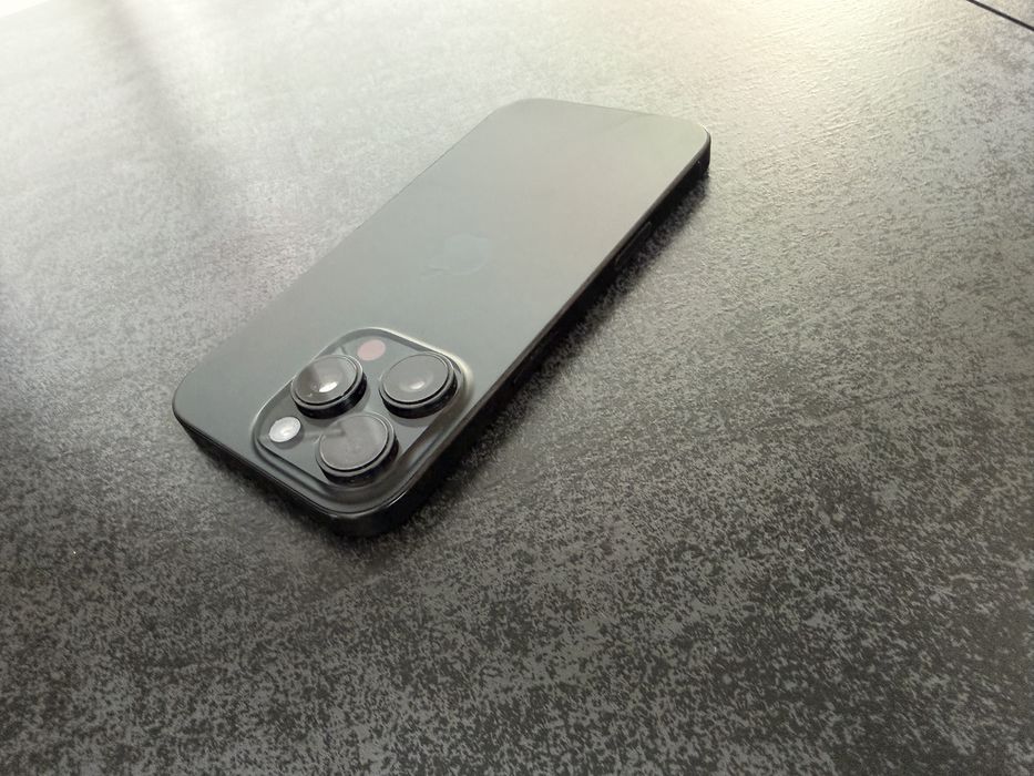 Iphone 16 pro Black titanium