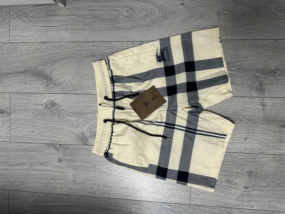 Sort Burberry