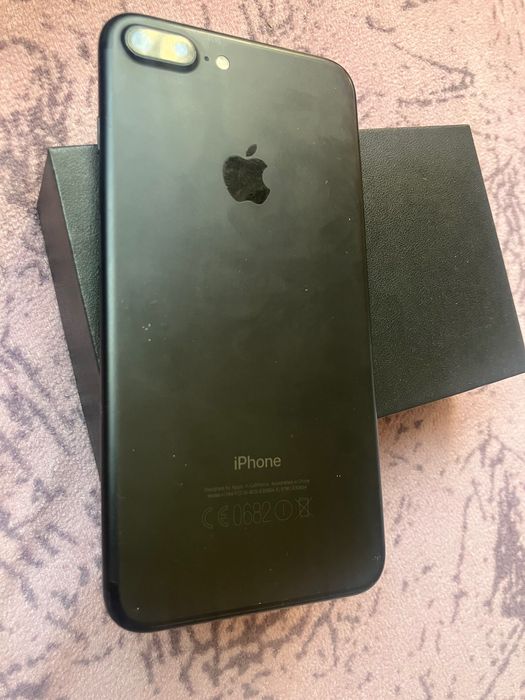Продавам айфон 7 плюс 32gb