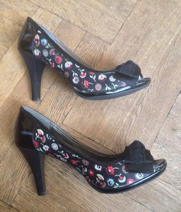 Pantofi Peep toe Negri cu Flori