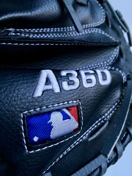 Manusa baseball Wilson mana dreapta