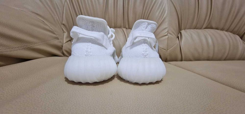 Yeezy cream white