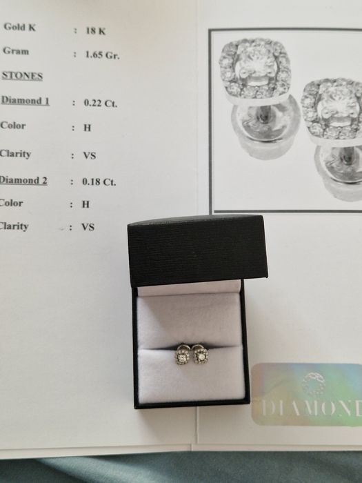 Cercei aur alb 18k cu diamante 0.22+0.18ct H//Vs

Vand cercei cu carac