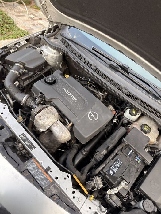 Opel Astra J 2010 A13DTE с ксенони !ТОП СЪСТОЯНИЕ!