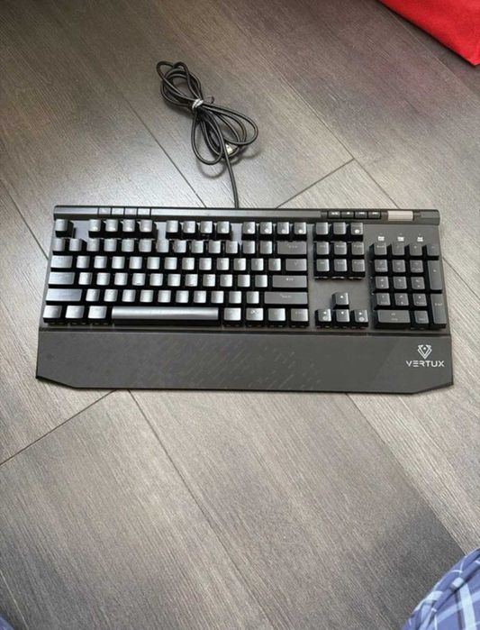Tastatura gaming Vertux  - impecabila