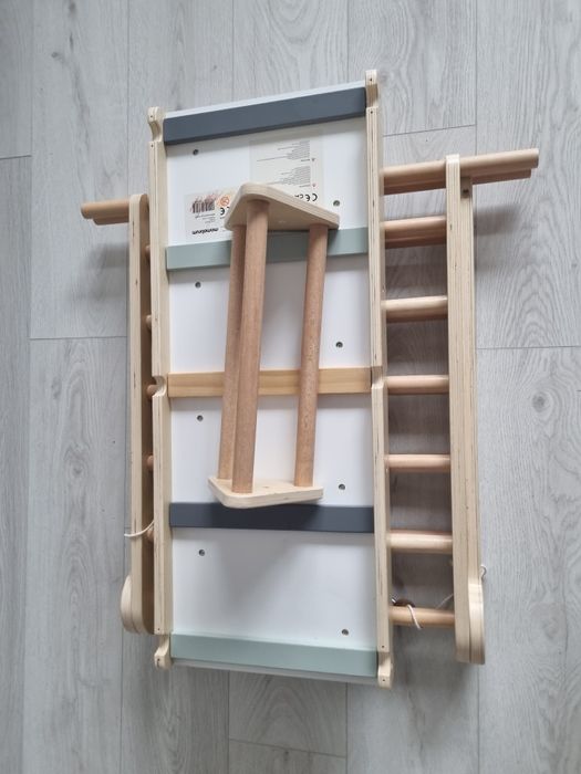 Loc de joaca pentru copii, din lemn