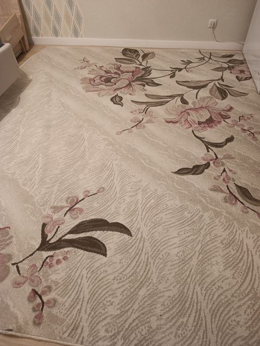 Продам ковер в отличном состоянии